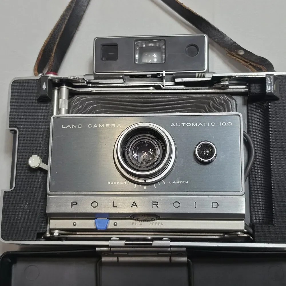 VTG Polaroid Land Camera 100 w/Case Flash Manual Photography Collectible Vintage